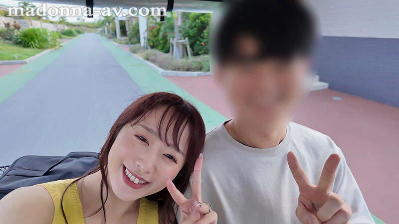 [9JUQ-745] 10th Anniversary of Marina Shiraishi's Debut - Reverse Pick-up Sperm Milking SEX in Okinawa 1 Night and 2 Days (Blu-ray) - Image 8
