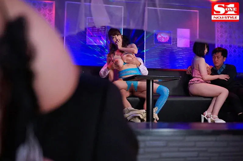 [SSNI-204] She's So Nice She'll Give Us Some Real Fucking Hustling Hospitality!! A J-cup Jiggling Boobs Titty Pub Girl (DVD) - Image 4